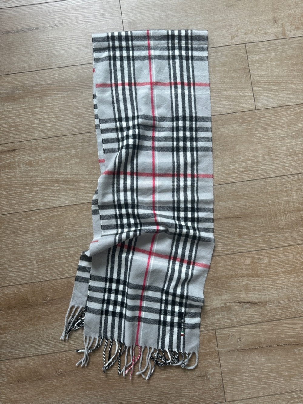 Classic Plaid Men's Scarf in Light Gray, Black & Red